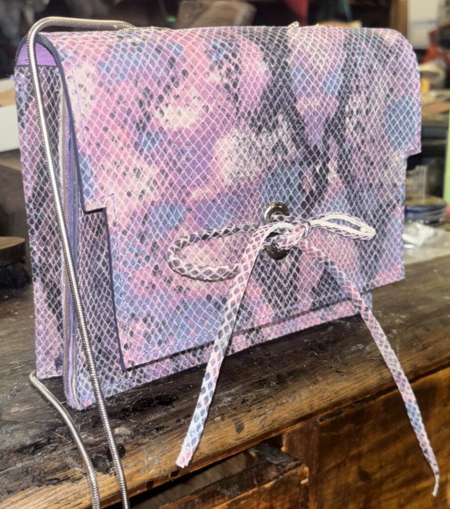 sac en cuir tanné modèle LYRA